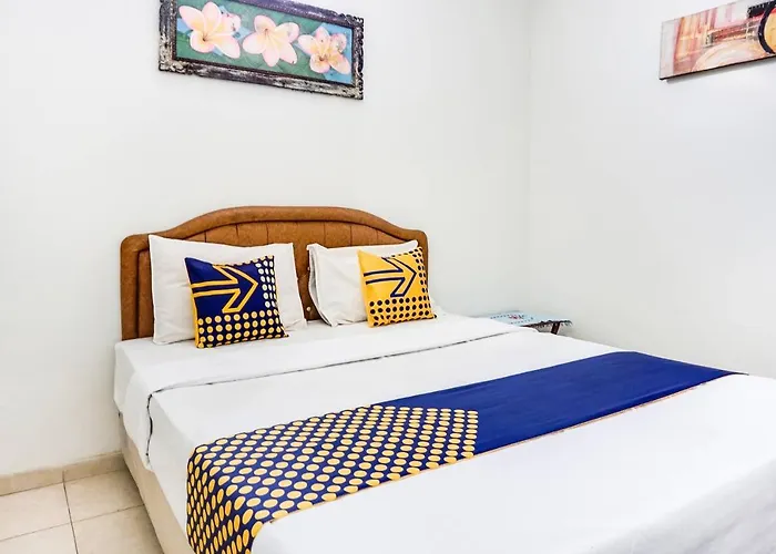 Spot On 91542 Hotel Emma Malang